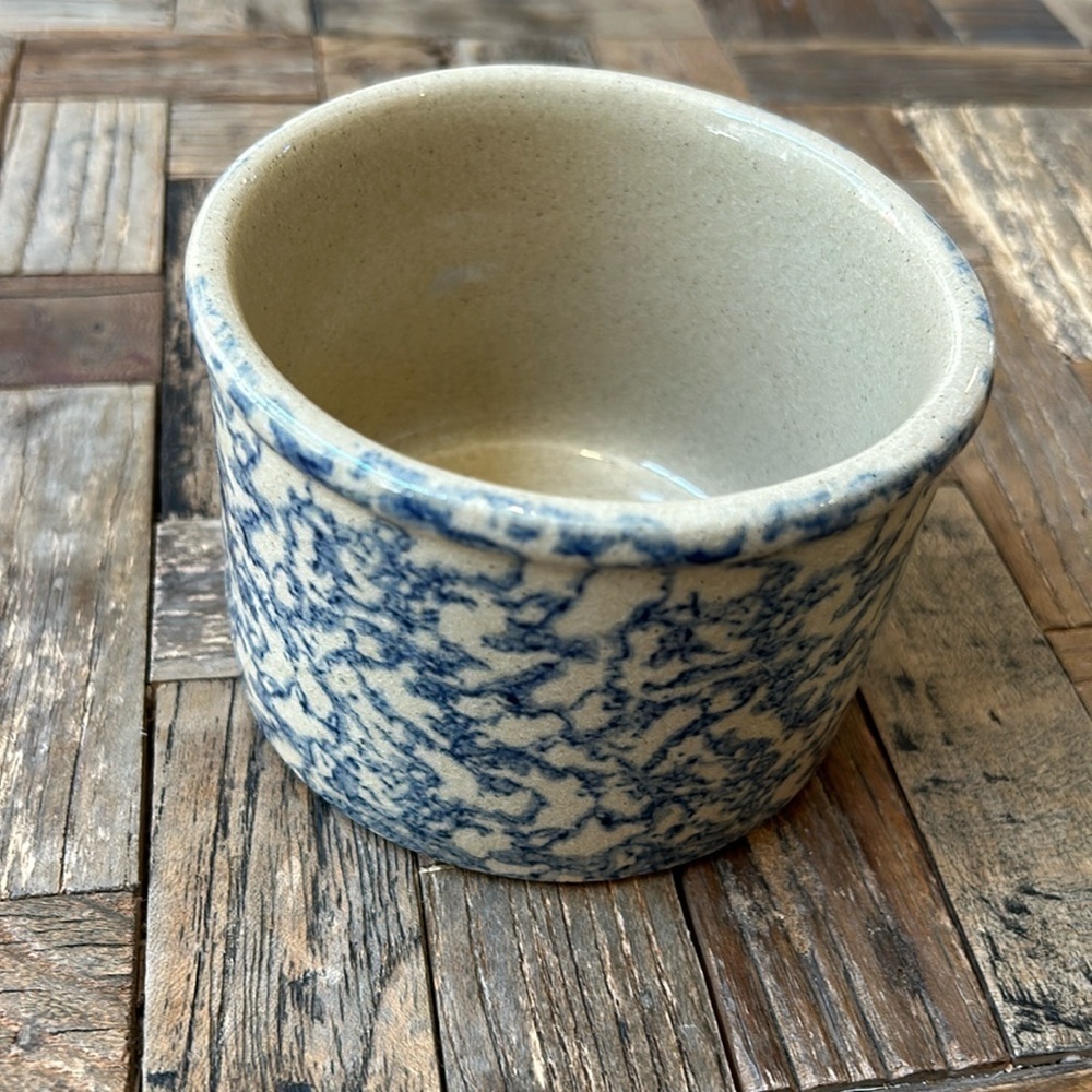 Roseville Ohio Blue Spongewear Pottery Low Jar Pint